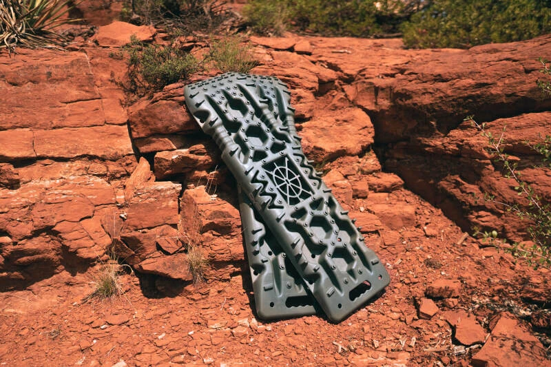 DV8 Offroad Recovery Traction Boards w/ Carry Bag - Rot