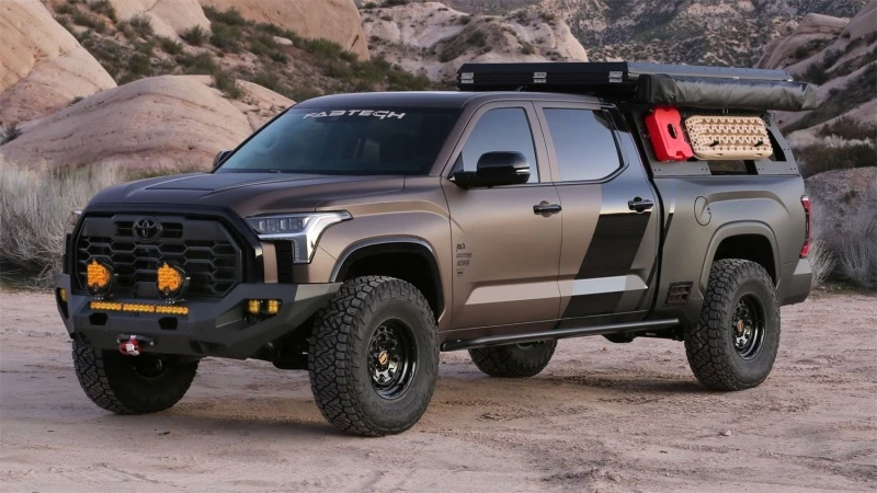 Fabtech 2022 Toyota Tundra 1,5-Zoll-Nivellierungs-Kit - Vordere Abstandshalter und Hardware