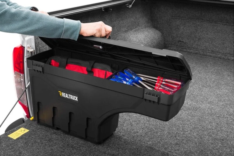 UnderCover SwingCase für 2022–2025 Nissan Frontier - Fahrerseite