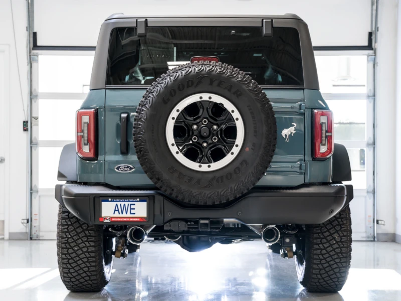 AWE Tuning 2021+ Ford Bronco 0FG Dualer Auspuff mit Chrome-Silber-Spitzen und Bash Guard