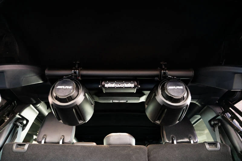 DV8 Offroad Hecklautsprecher- und Lichtmontagebar