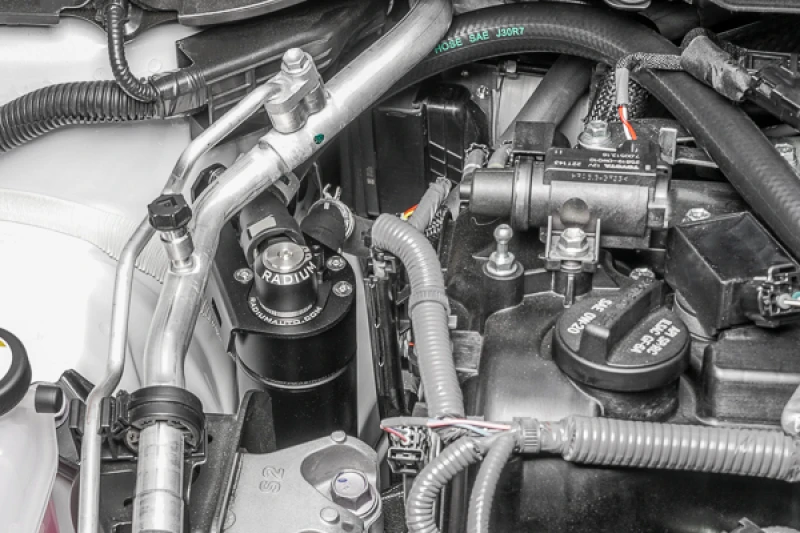 Radium Engineering Toyota GR Corolla Auffangbehälter-Kit Fluid Lock