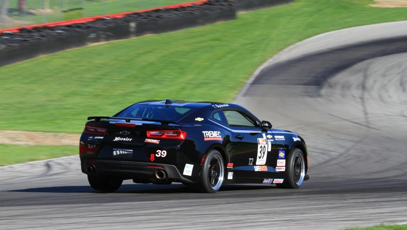 Corsa 2016-2024 Chevrolet Camaro SS 6.2L V8 2.75in Poliertes Xtreme Axle-Back-Abgasrohr mit Doppelrohrausgang