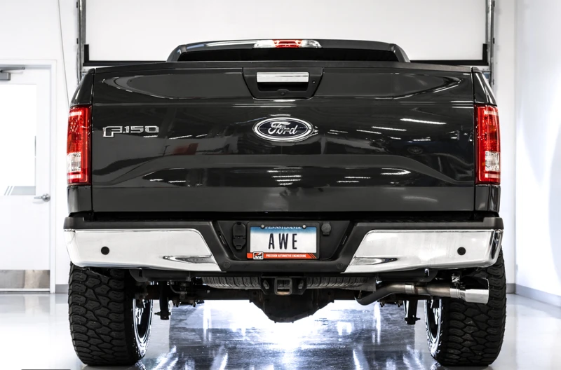 AWE Tuning 2015+ Ford F-150 0FG Einzelanschluss Leistungs-Abgasanlage mit 4,5 Zoll Chrom-Silber-Tips