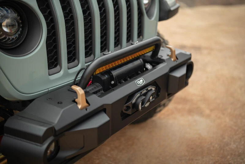 DV8 Offroad OE Plus Front Bumper für 2018–2025 Jeep Wrangler JL und 2020–2025 Jeep Gladiator JT