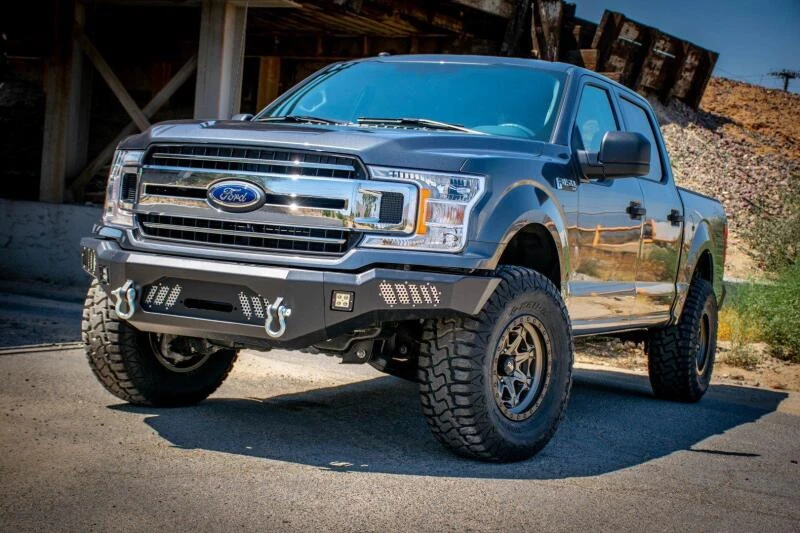 DV8 Offroad Frontstoßstange mit Lichtöffnungen für 2018+ Ford F-150