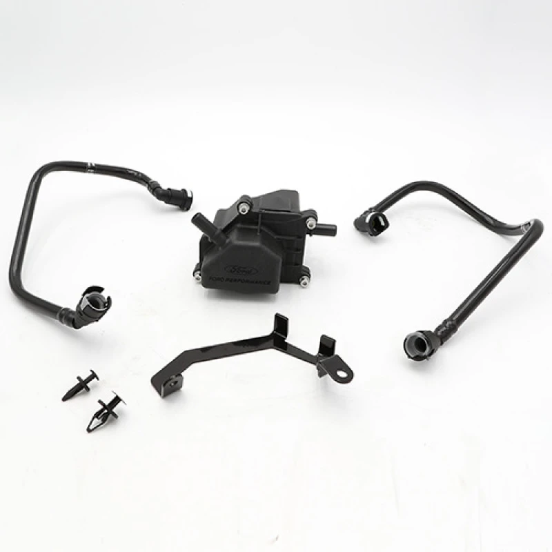 Ford Racing 15-18 Mustang 2.3L EcoBoost Öl-Luft-Trenner links