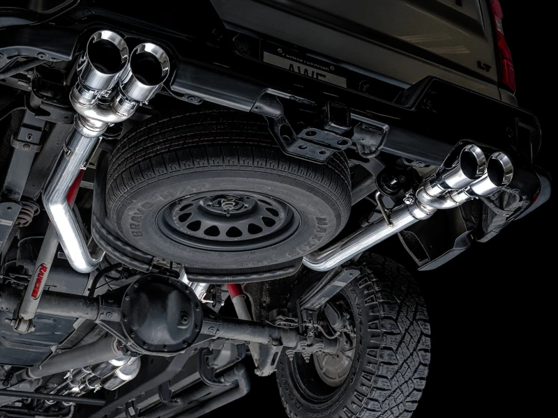 AWE Tuning 4. Generation GM 1500 6.2L 0FG Catback Split Rear Exit (mit Bumper-Ausschnitten) - Quad Chrome-Spitzen