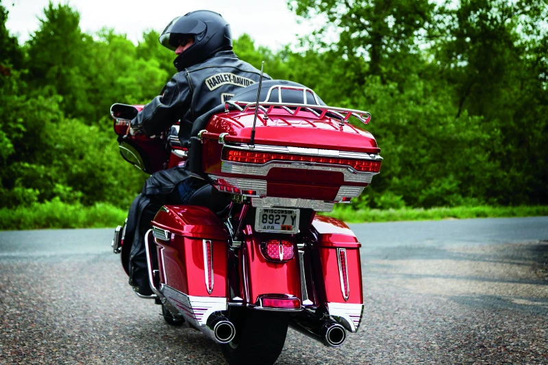 Kuryakyn Quick Adjust Tour-Pak Relocator für 2014–2025 Harley Touring Chrom