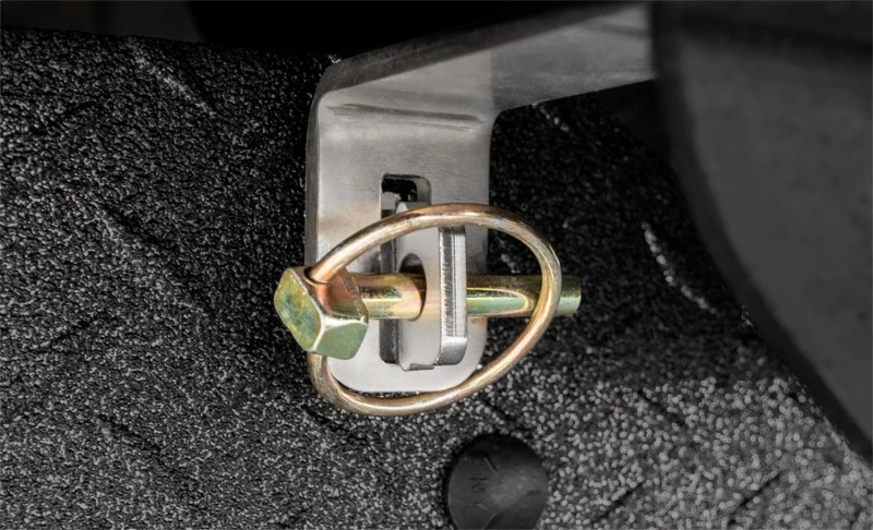Access Rockstar 2023+ Ford F-250/350 Vollbreite Schleppklappe mit Hitzeschild und einstellbarer Gummi - Schwarzes Urethan