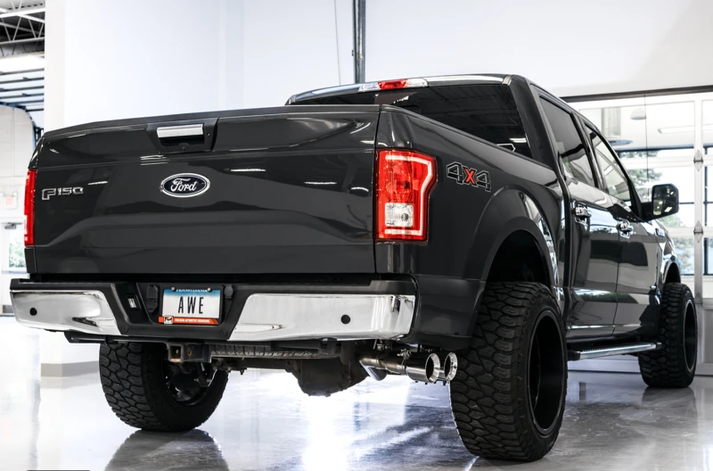 AWE Tuning 2015+ Ford F-150 0FG Einzelanschluss Leistungs-Abgasanlage mit 4,5 Zoll Chrom-Silber-Tips