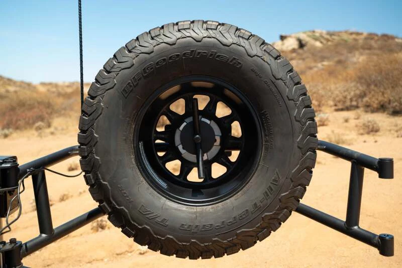 DV8 Offroad Body Mounted Tire Carrier für 2007–2018 Jeep Wrangler JK