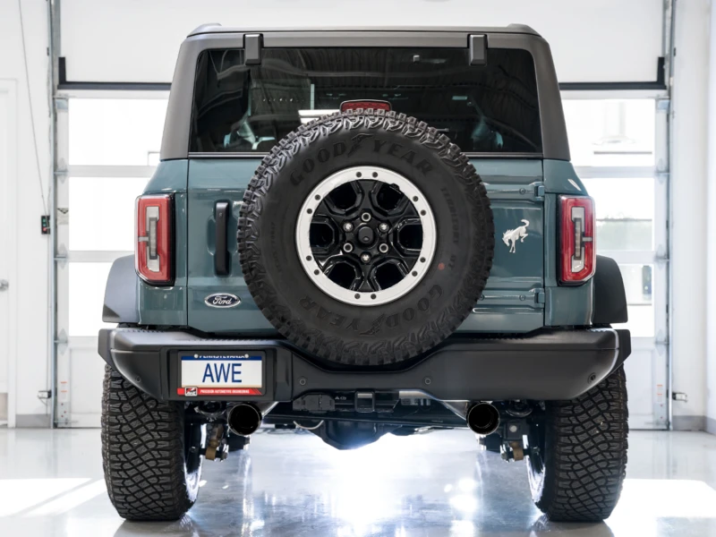 AWE Tuning 2021+ Ford Bronco 0FG Dualer Auspuff mit Diamantschwarz-Spitzen und Bash Guard