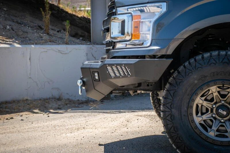 DV8 Offroad Frontstoßstange mit Lichtöffnungen für 2018+ Ford F-150