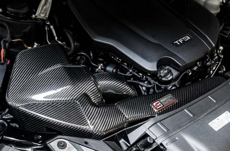 AWE Tuning Audi B9 A4/A5 2.0T Quattro Carbon Fiber AirGate Einlass mit Deckel