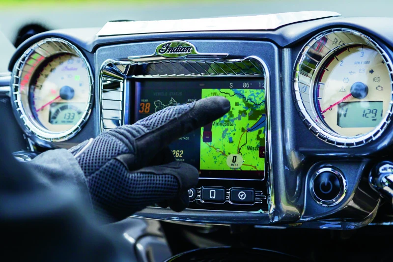 Kuryakyn Stereo Accent Chrome für 2017–2019 Indian Chieftain & Roadmaster
