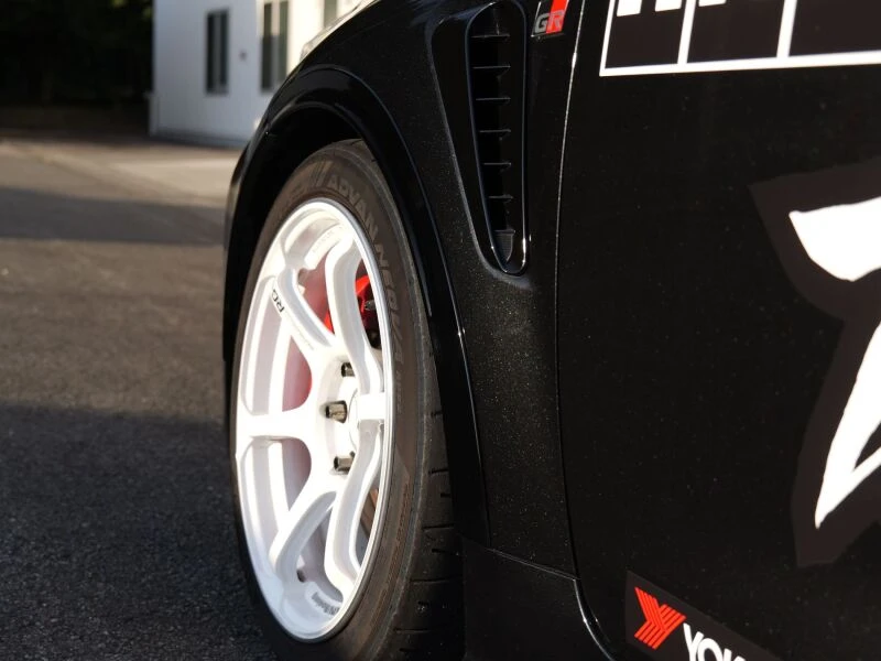 HKS Fender Molding für Toyota GR Corolla GZEA14H