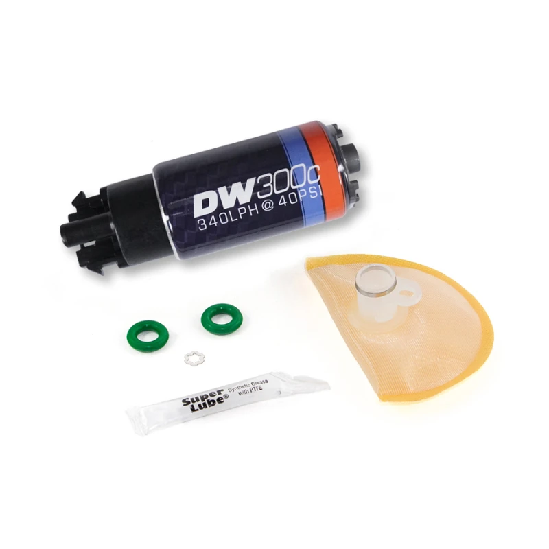 DeatschWerks 340lph DW300C Kompakt-Treibstoffpumpe mit 08-14 WRX/ 08-15 STI Einrichtungskit (mit Befestigungsklammern)