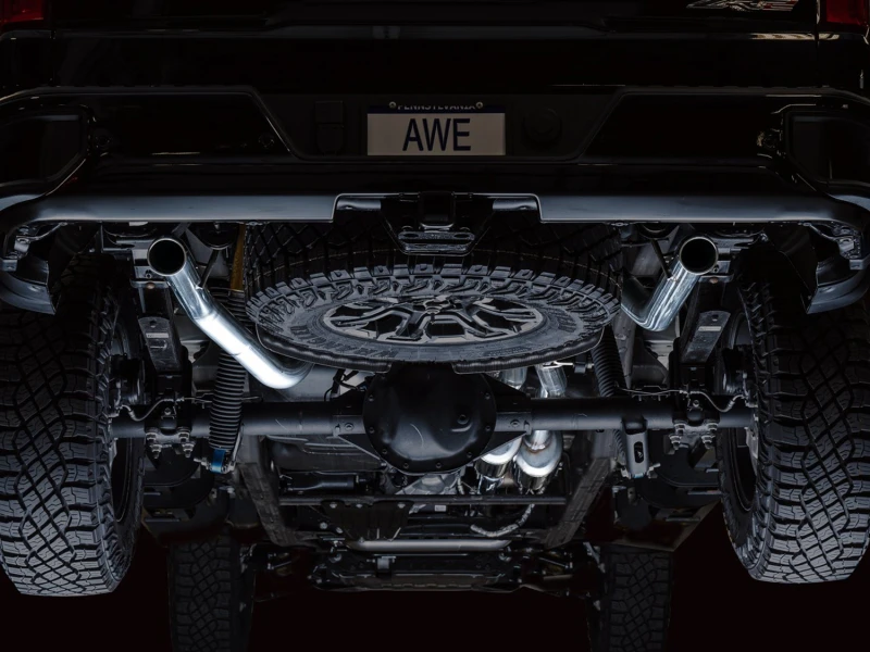AWE Tuning 22-23 GMC Sierra 1500 AT4X 6.2L 0FG Katback-Doppelausgang (Flacher Stoßfänger) - Bashguard(Ohne Endrohre)
