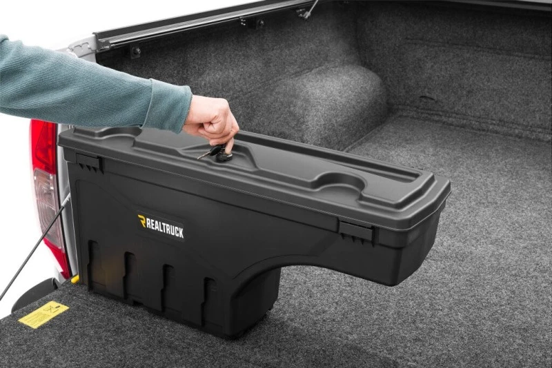 UnderCover SwingCase für 2022–2025 Nissan Frontier - Fahrerseite