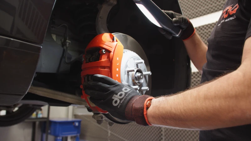 DBA Street Ceramic Front Brake Pads für 2019–2024 Nissan Altima (mit elektronischer Parkbremse)