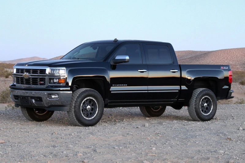 Fabtech 14-18 GM K1500 mit OE Alu UCA 4 Zoll Uniball UCA System mit DL 2,5 Coilover und Rear DL Shocks